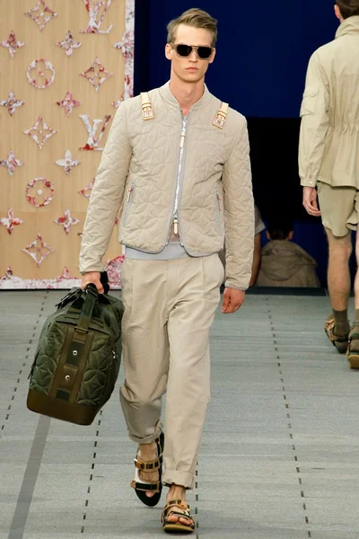 Look 27
